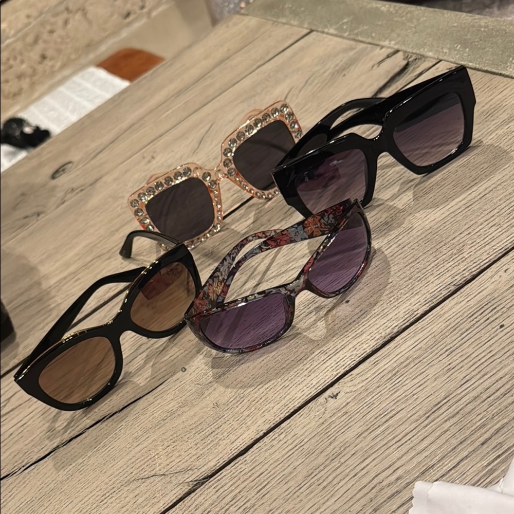 Stylish Women's Sunglasses Set - Black, Gold, Floral -4 pair
